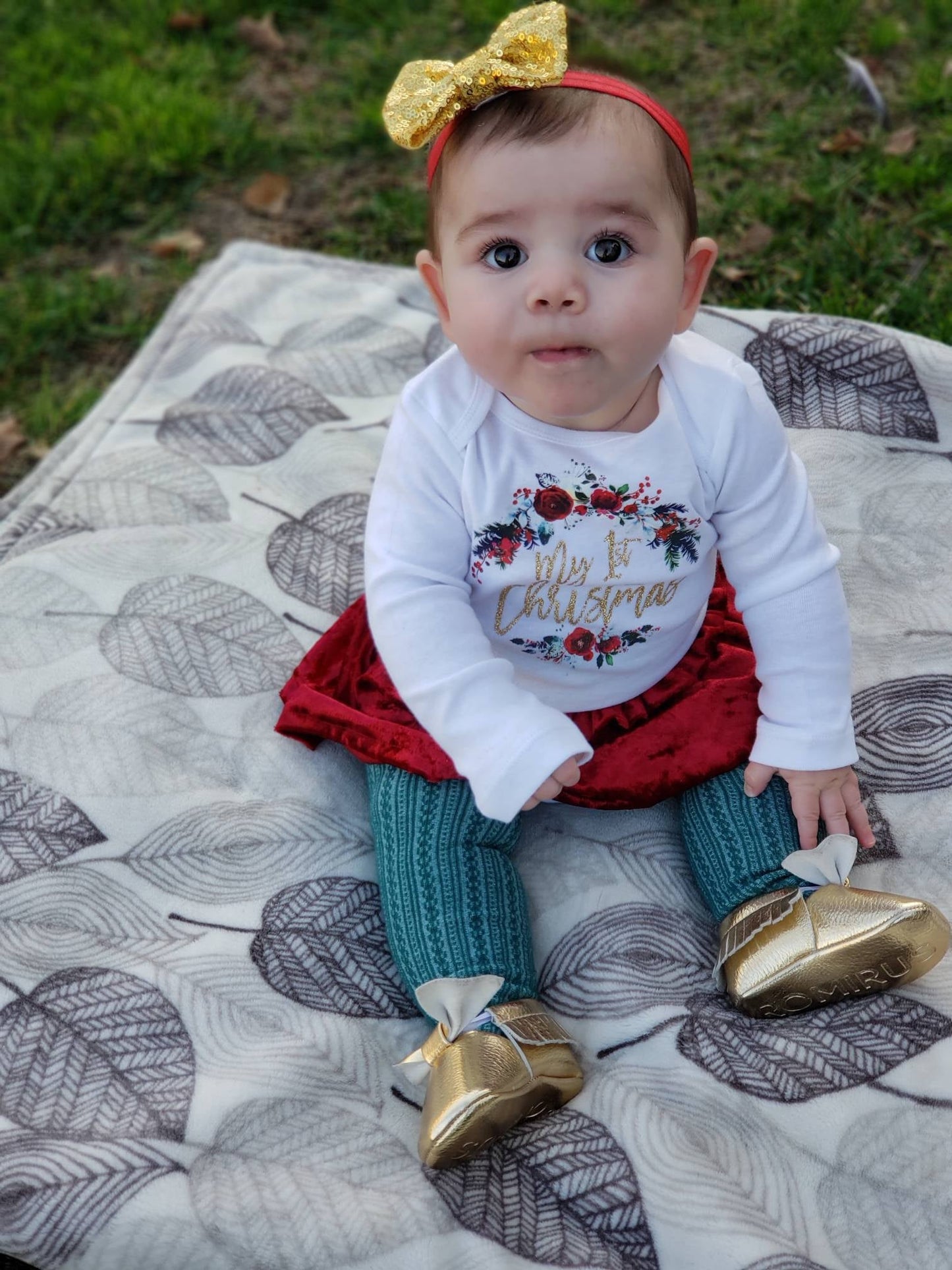 Girl's 1st Christmas Outfit - Squishy Cheeks