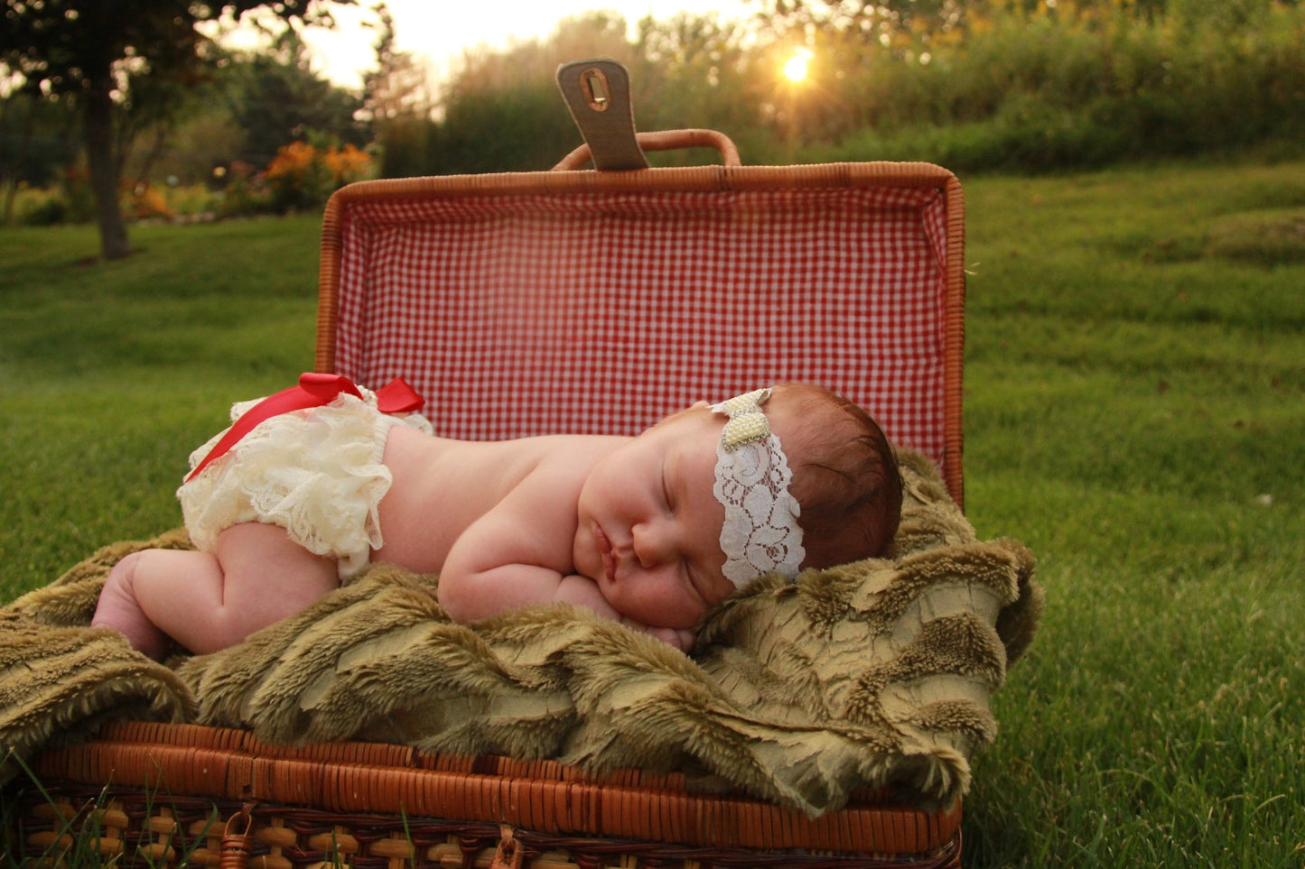 Ruffle Lace Bloomers - Squishy Cheeks